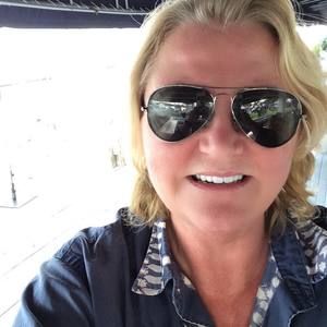 Meet your Posher, Elaine